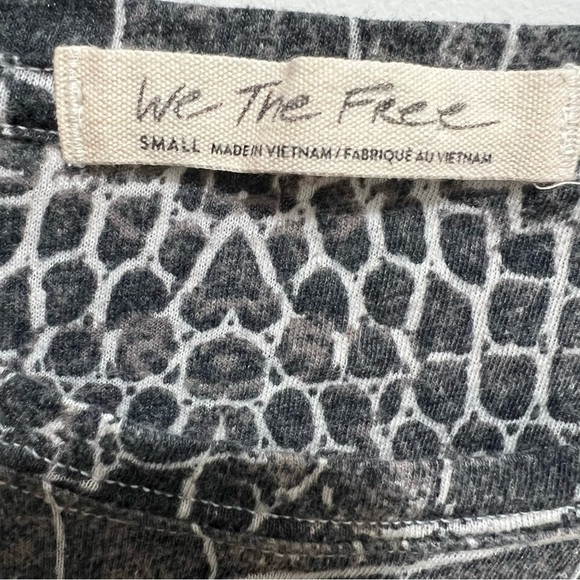 Free People Alligator Crocodile Print Short Sleeve Tee Gray - Picture 2 of 4